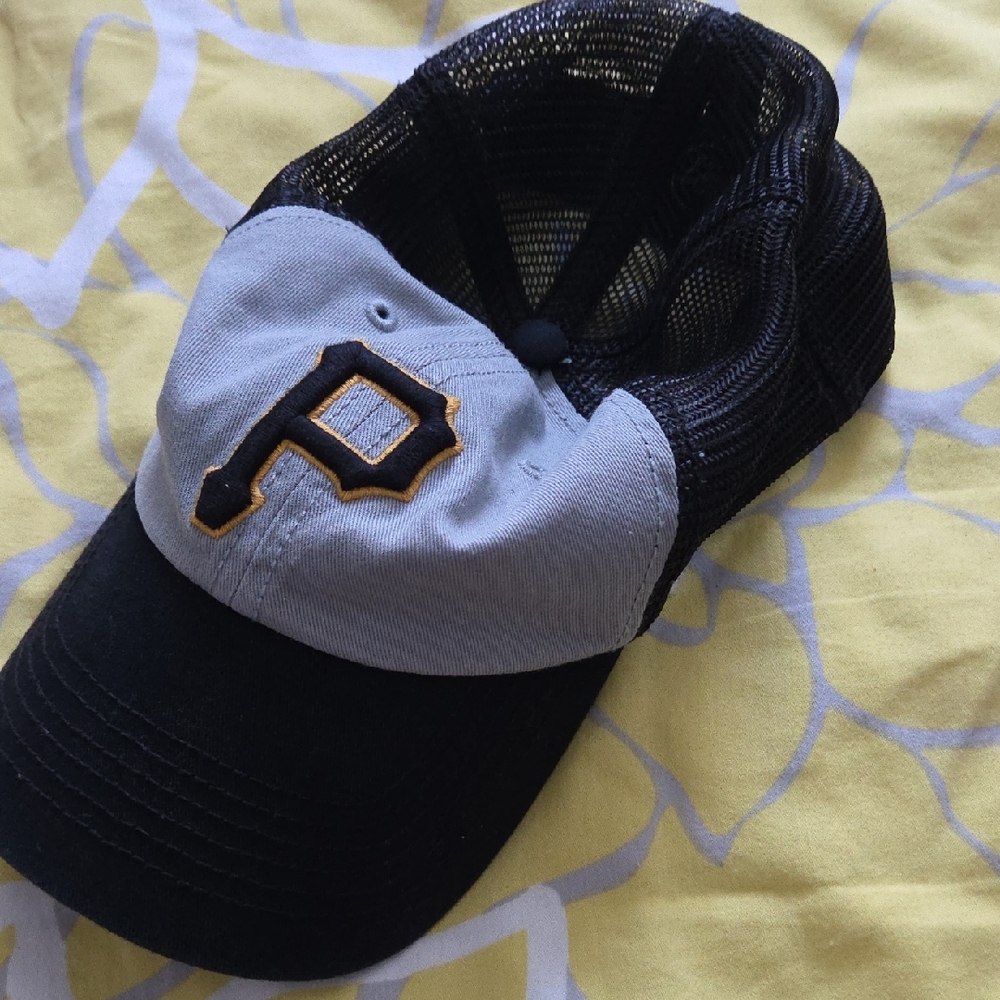 Pittsburgh Pirates Ball Cap.